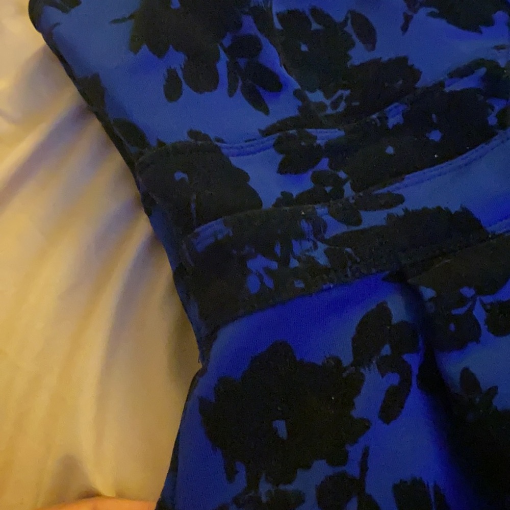 Dress - Picture 2 of 4